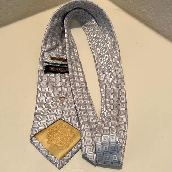 Donald Trump Signature Collection Men's Neck Tie Silver And Blue Square Pattern - Picture 3 of 10